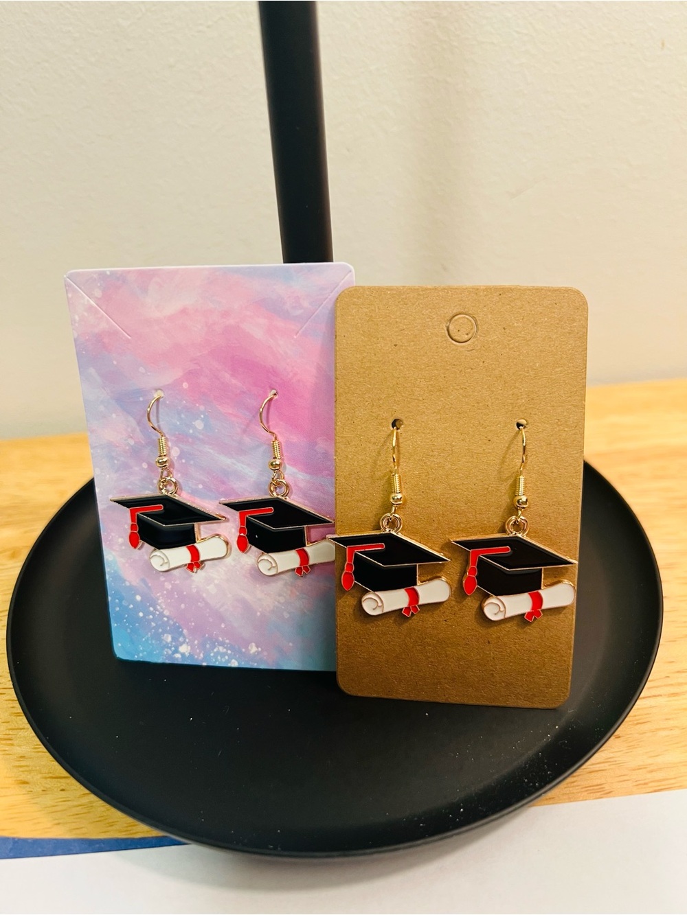 🆕 2 pairs of Graduation Cap and Diploma Drop Earrings - Black, White, Red